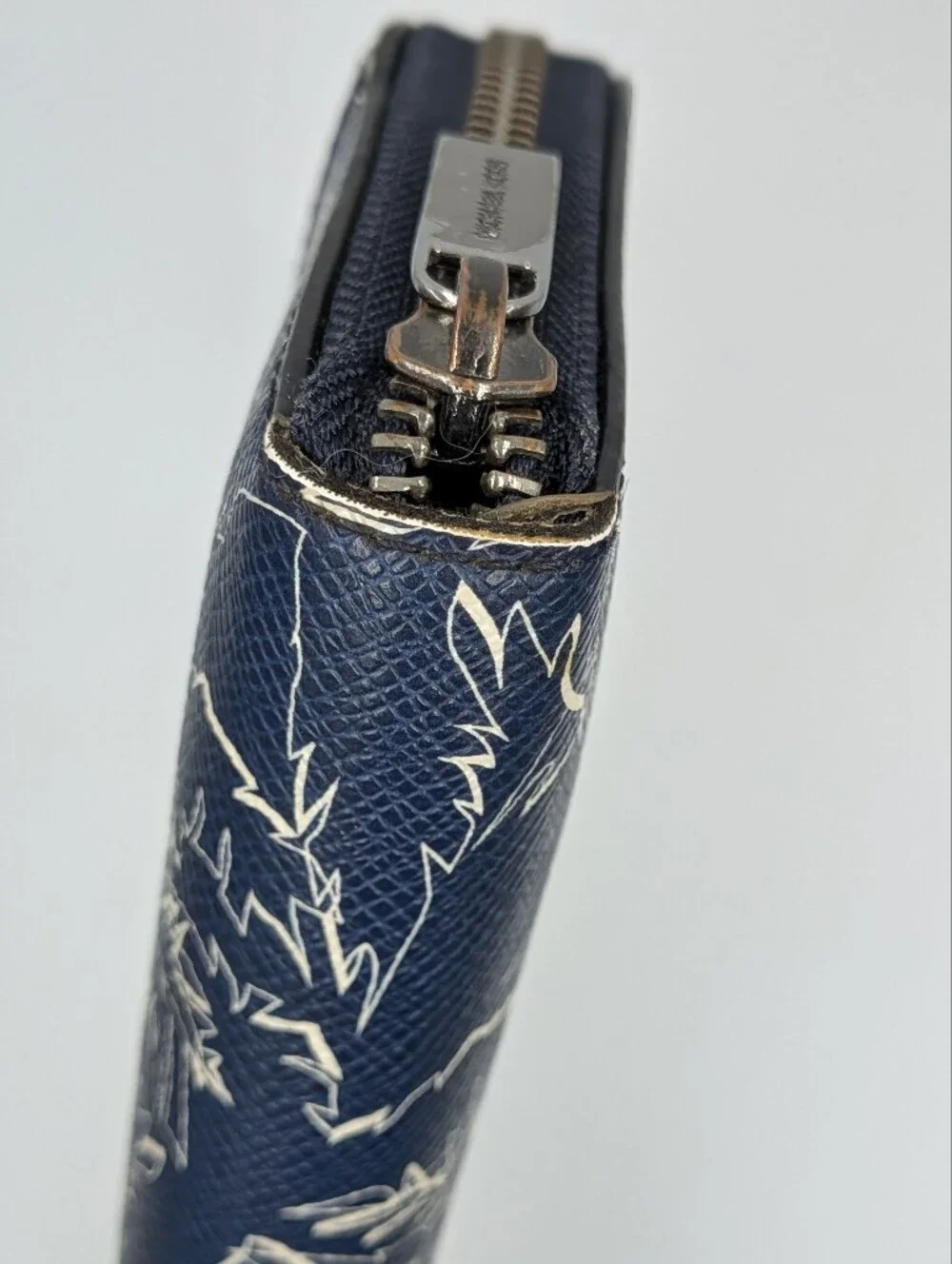 Michael Kors Wallet Mens Grant Tech Zip Around Navy Blue White Palm Tree design